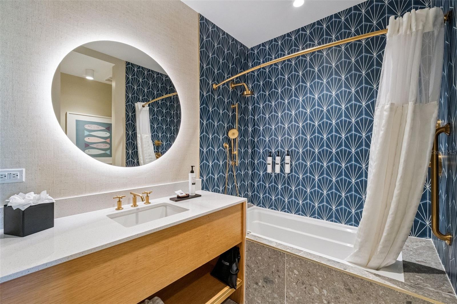 SUNSET WALK HOTEL, EMBASSY SUITES - Residential