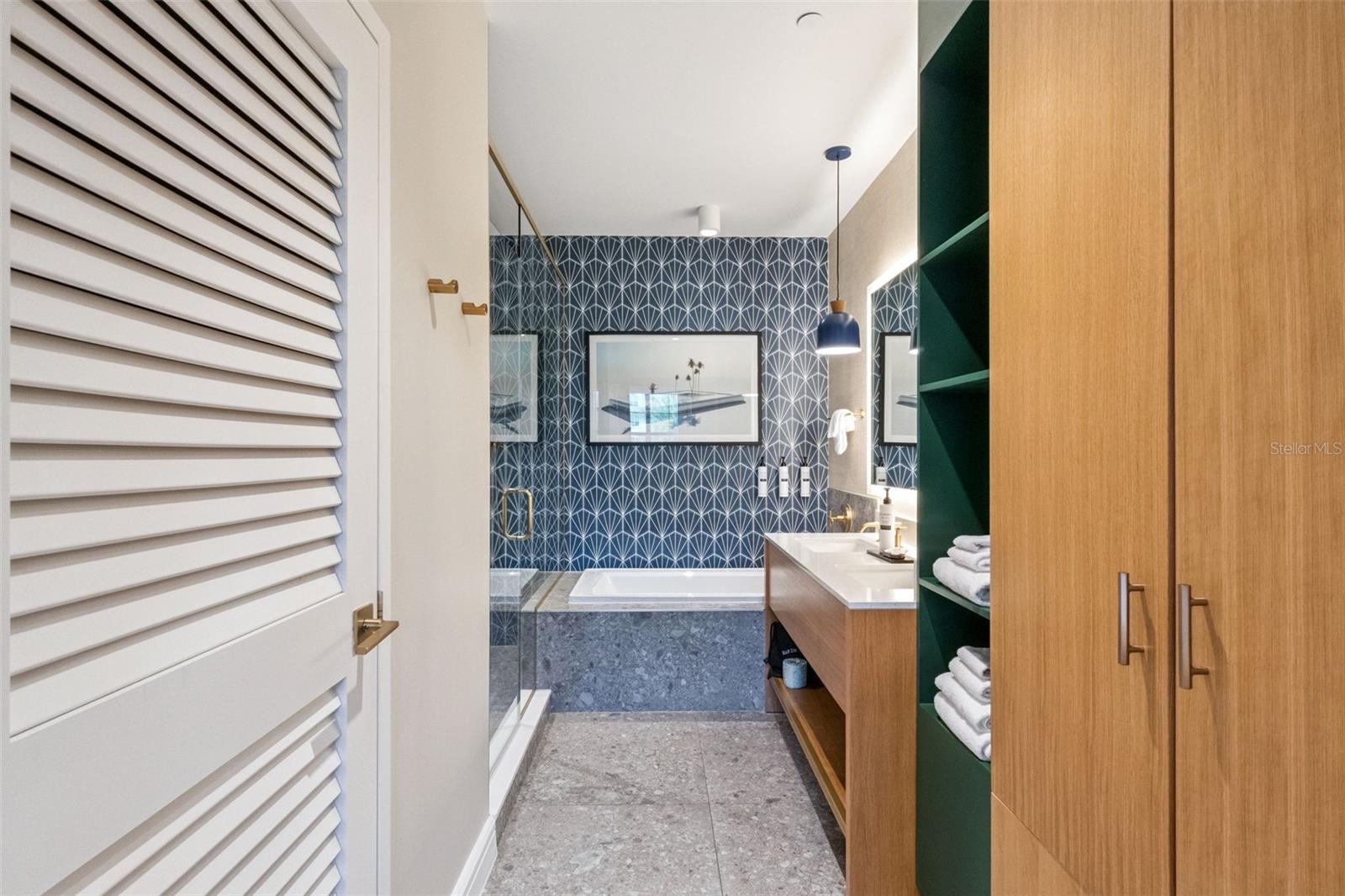 SUNSET WALK HOTEL, EMBASSY SUITES - Residential