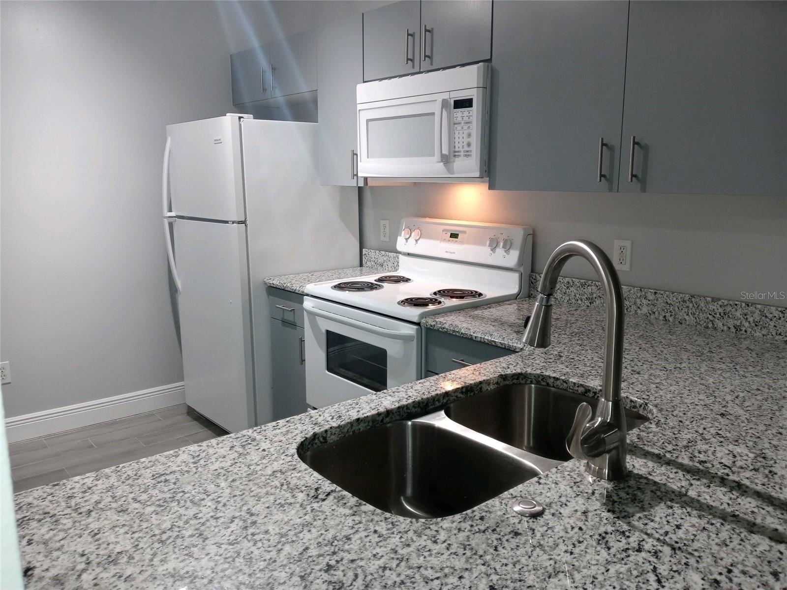 VILLAS DEL SOL/MDW WOODS CONDO - Residential Lease