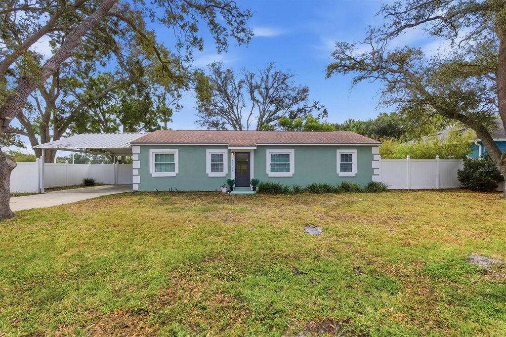 Photo of 4702 W Bay View Avenue, Tampa, FL 33611 (MLS # TB8460166)