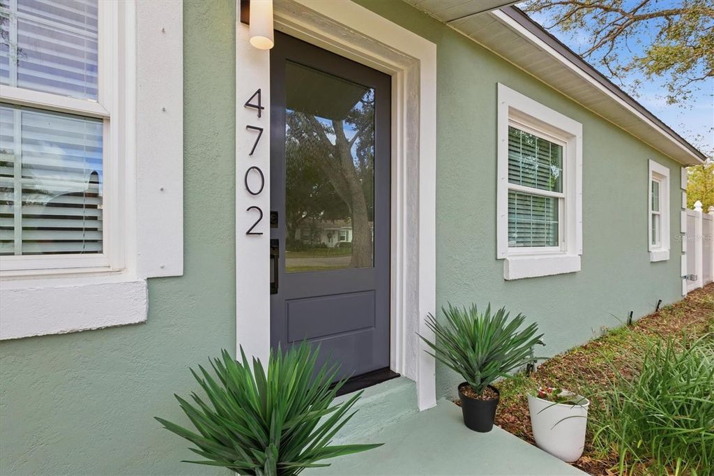 Photo of 4702 W Bay View Avenue, Tampa, FL 33611 (MLS # TB8460166)