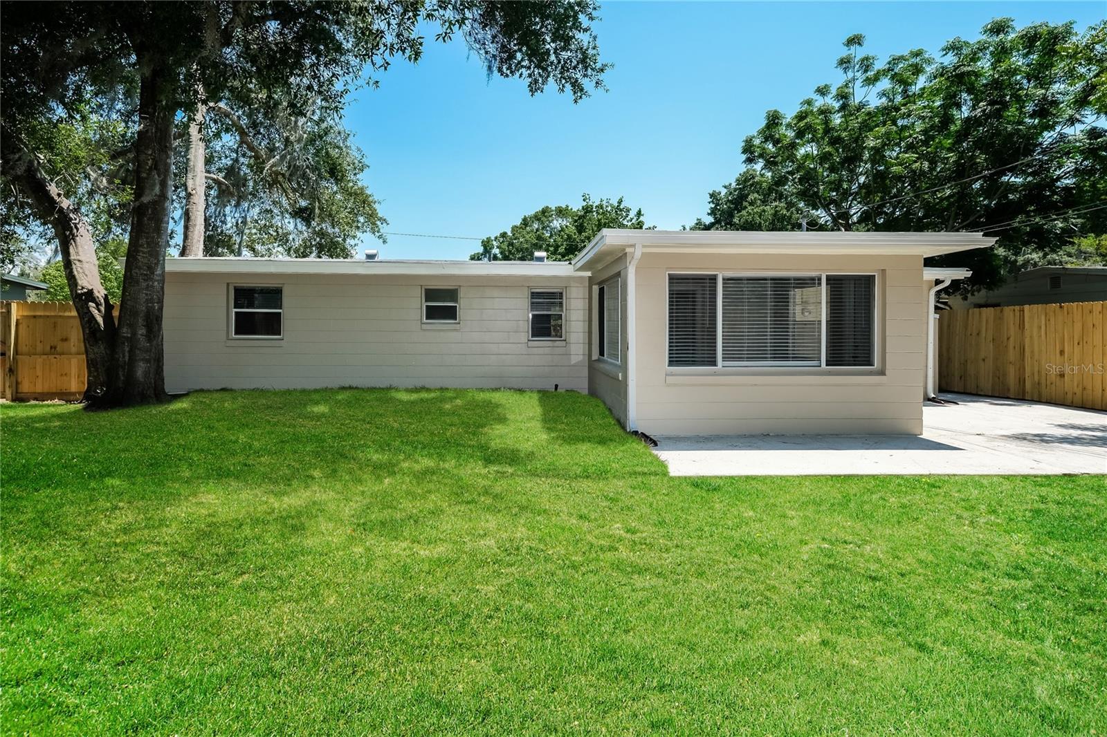 LAKEWOOD VILLAS - Residential Lease