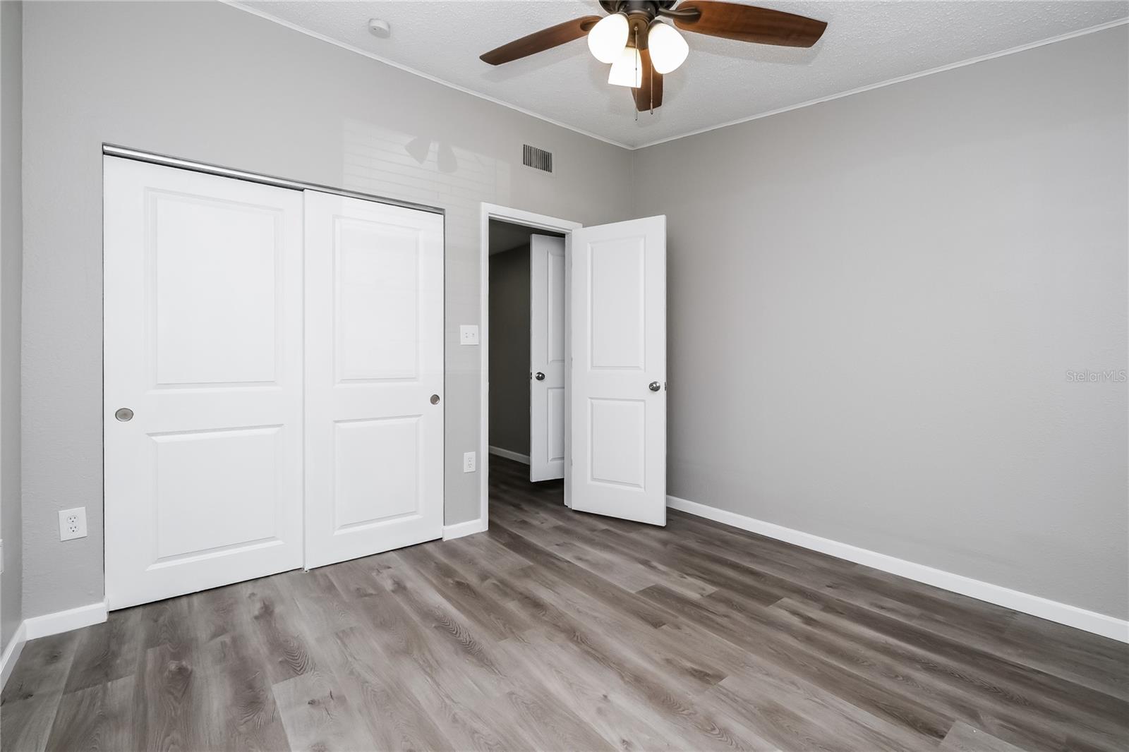 LAKEWOOD VILLAS - Residential Lease