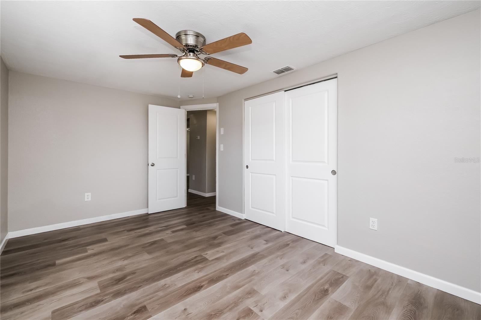 LAKEWOOD VILLAS - Residential Lease