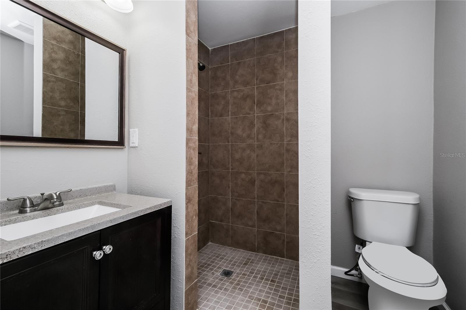 LAKEWOOD VILLAS - Residential Lease