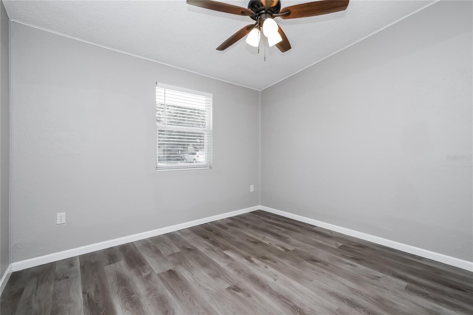 LAKEWOOD VILLAS - Residential Lease