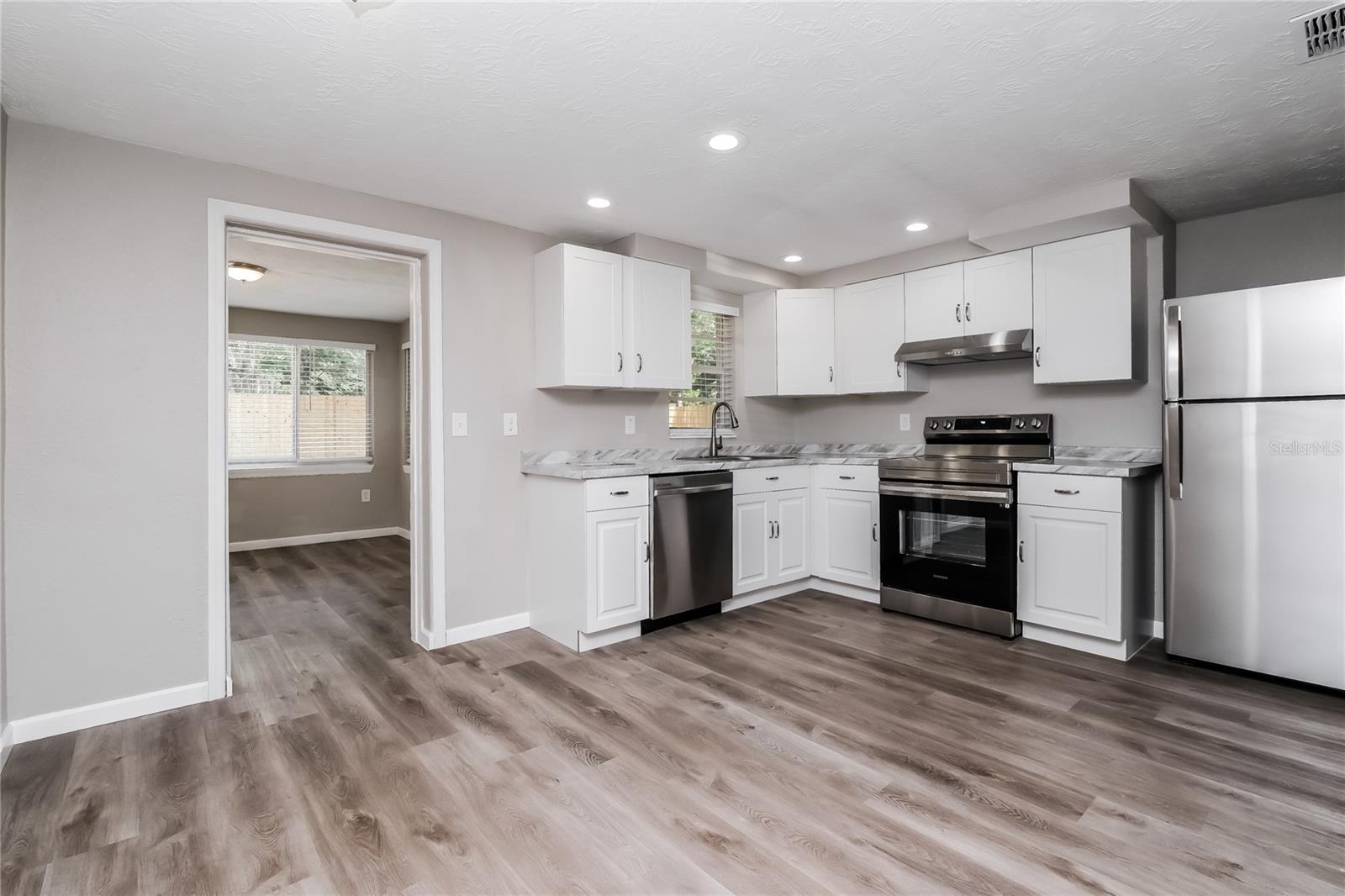 LAKEWOOD VILLAS - Residential Lease