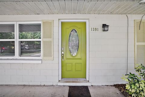 A home in TAVARES