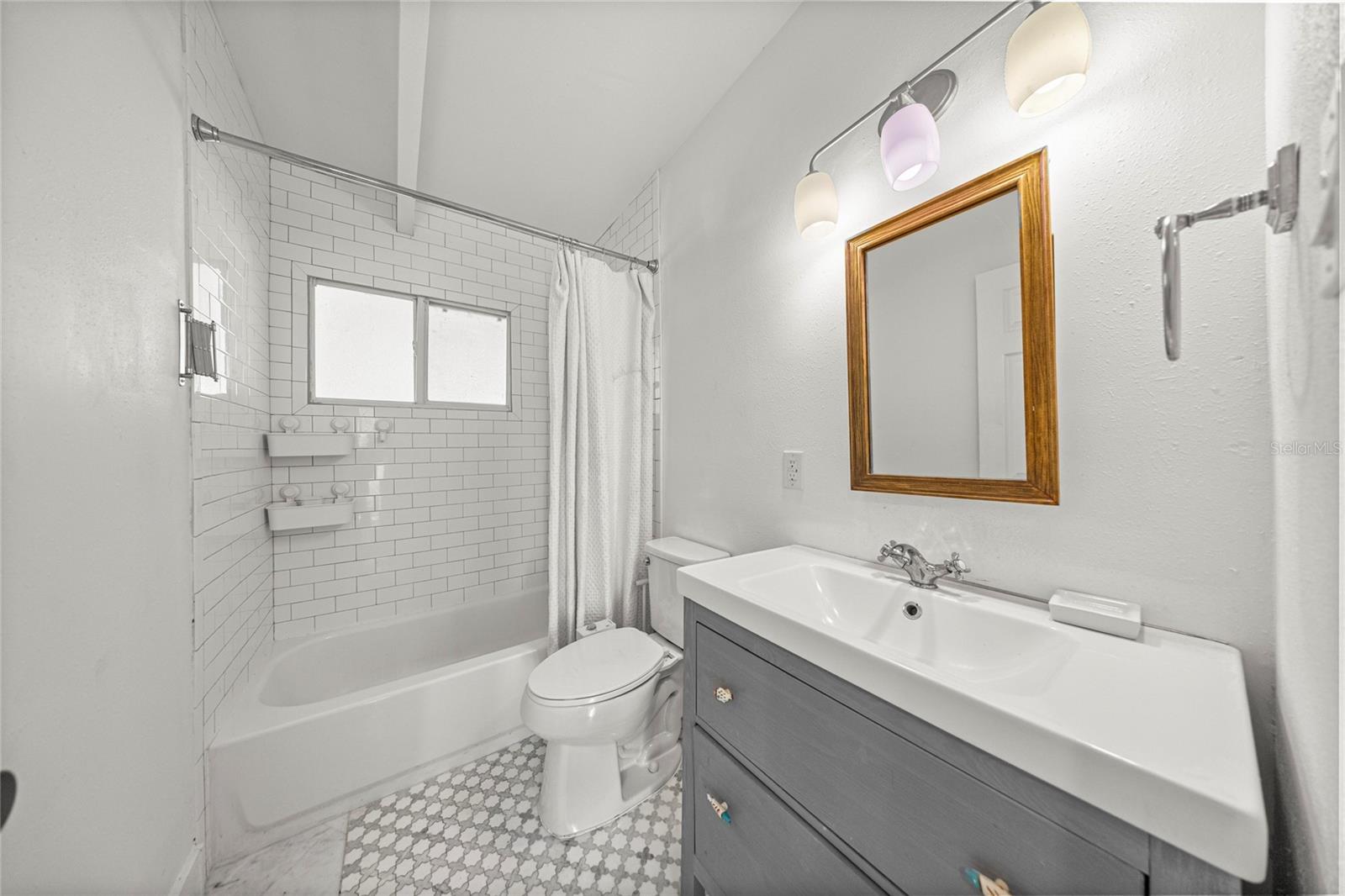 HIGHLAND COURT MANOR - Residential