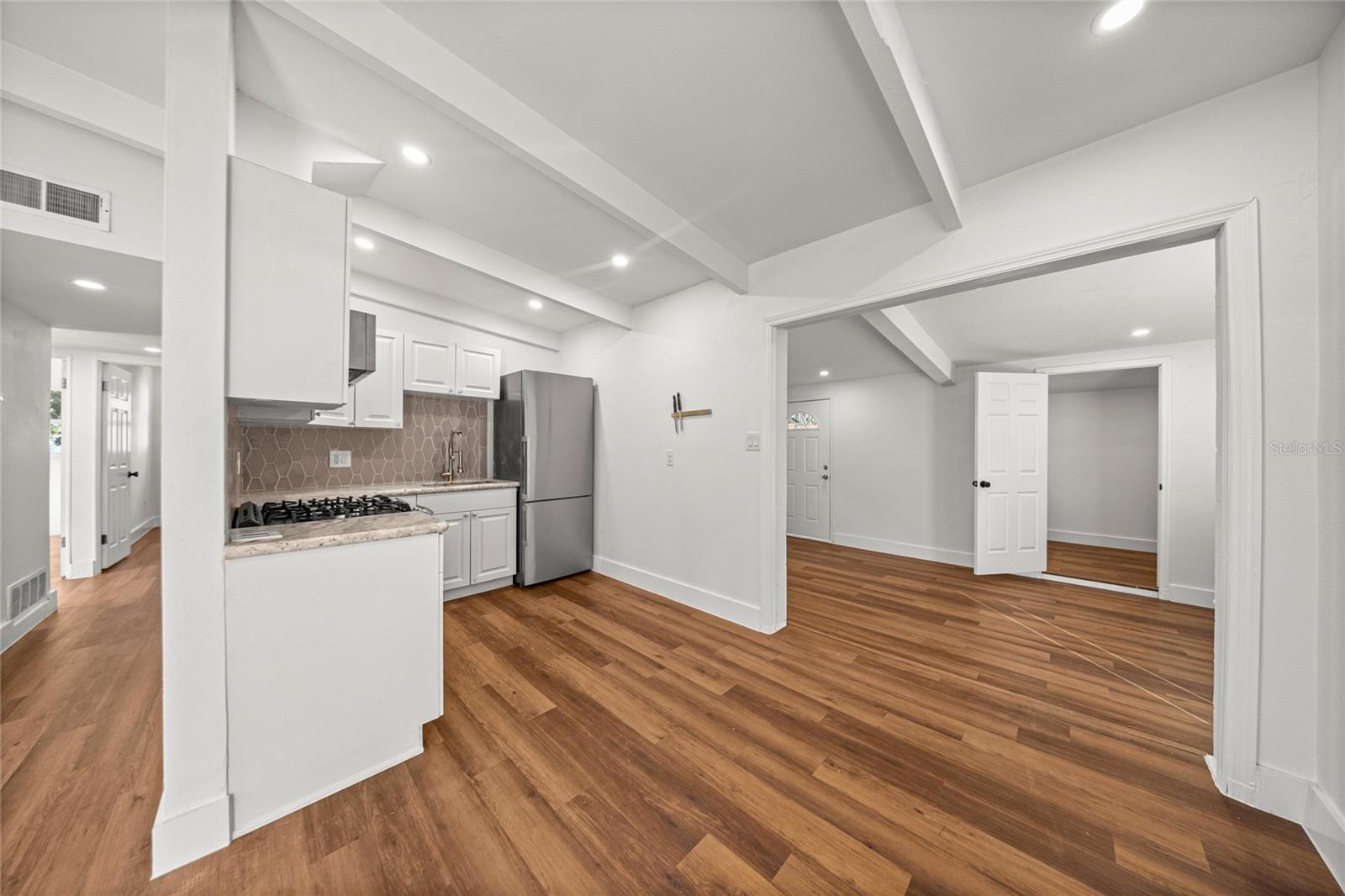 HIGHLAND COURT MANOR - Residential