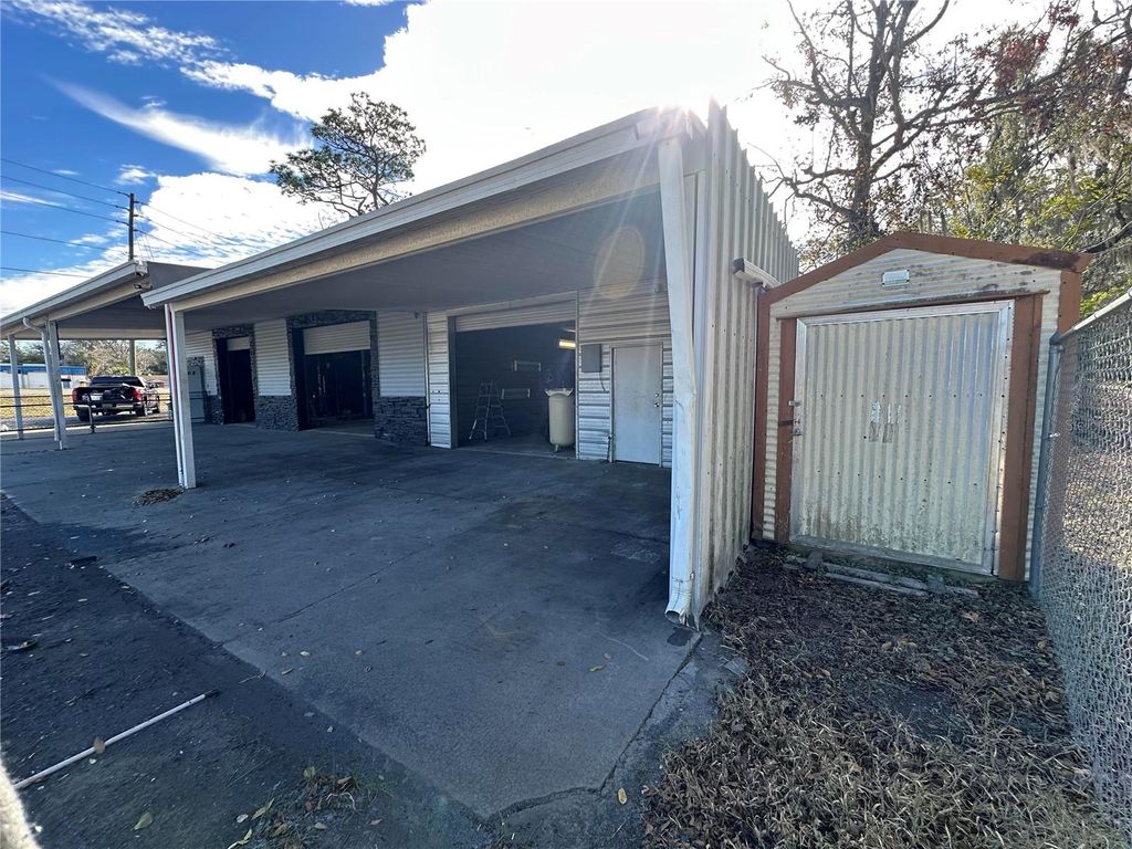 Photo of 11368 S Us 301 Highway, Belleview, FL 34420 (MLS # OM717355)