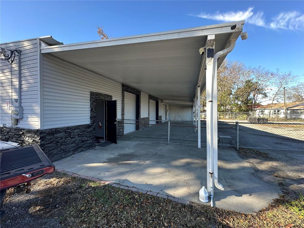 Photo of 11368 S Us 301 Highway, Belleview, FL 34420 (MLS # OM717355)