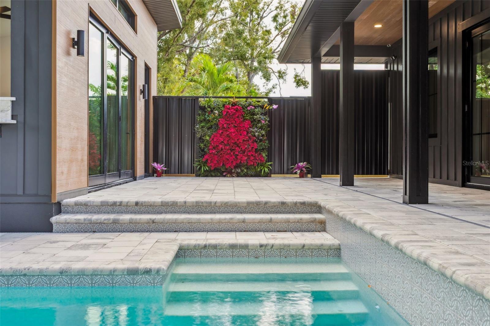 NORTH RIVERSIDE - Residential