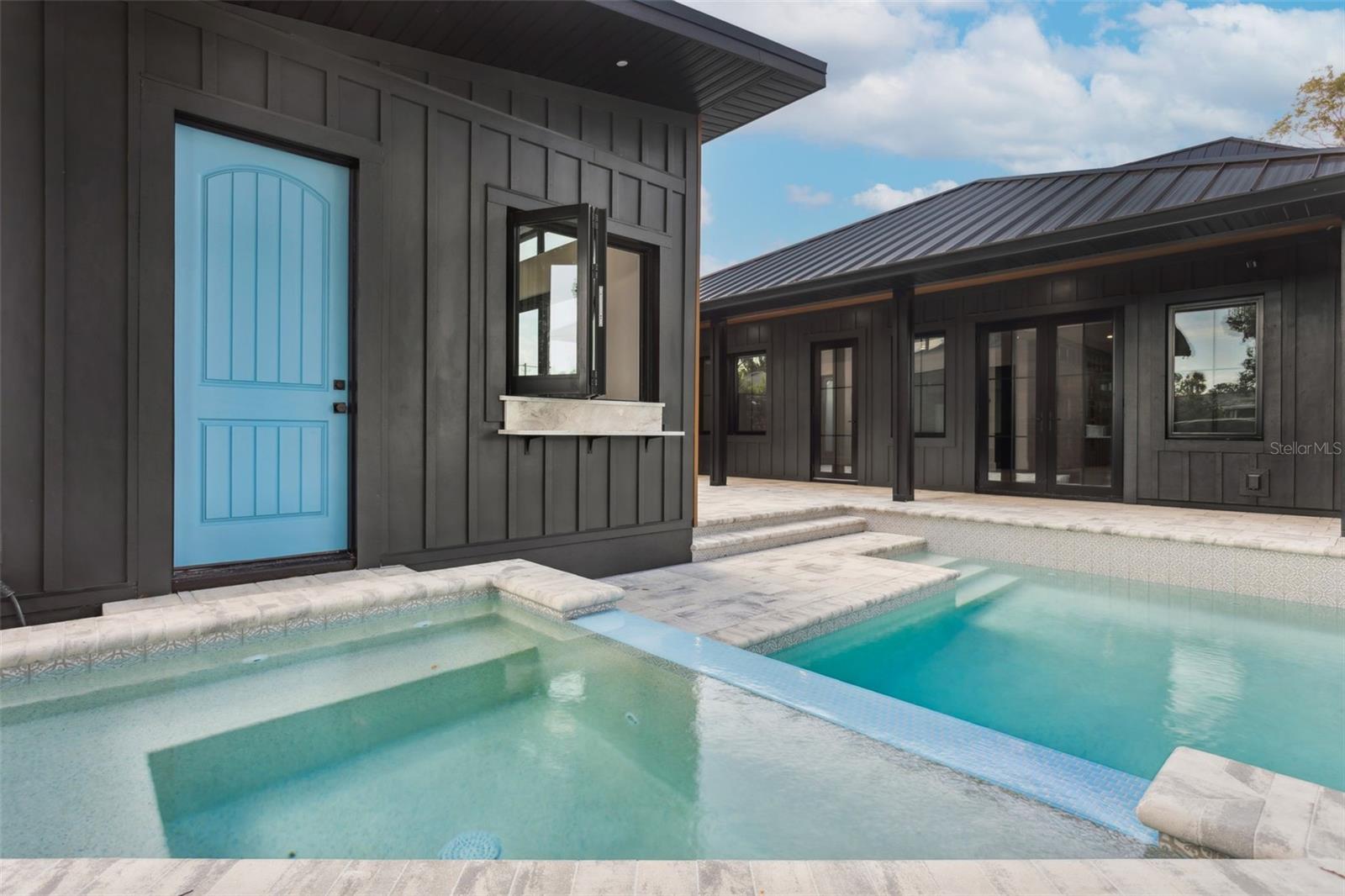 NORTH RIVERSIDE - Residential