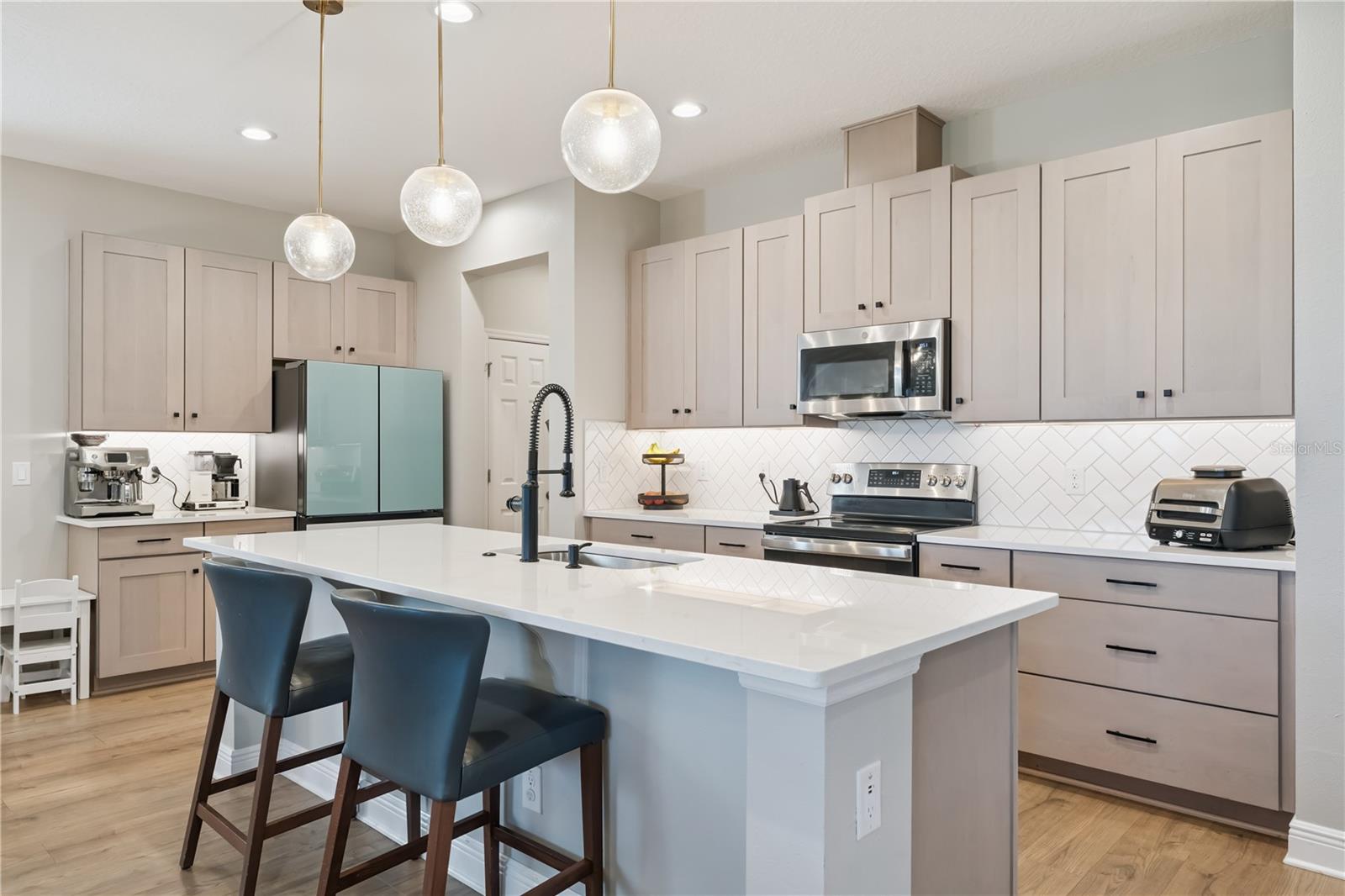 RIDGEVIEW - Residential