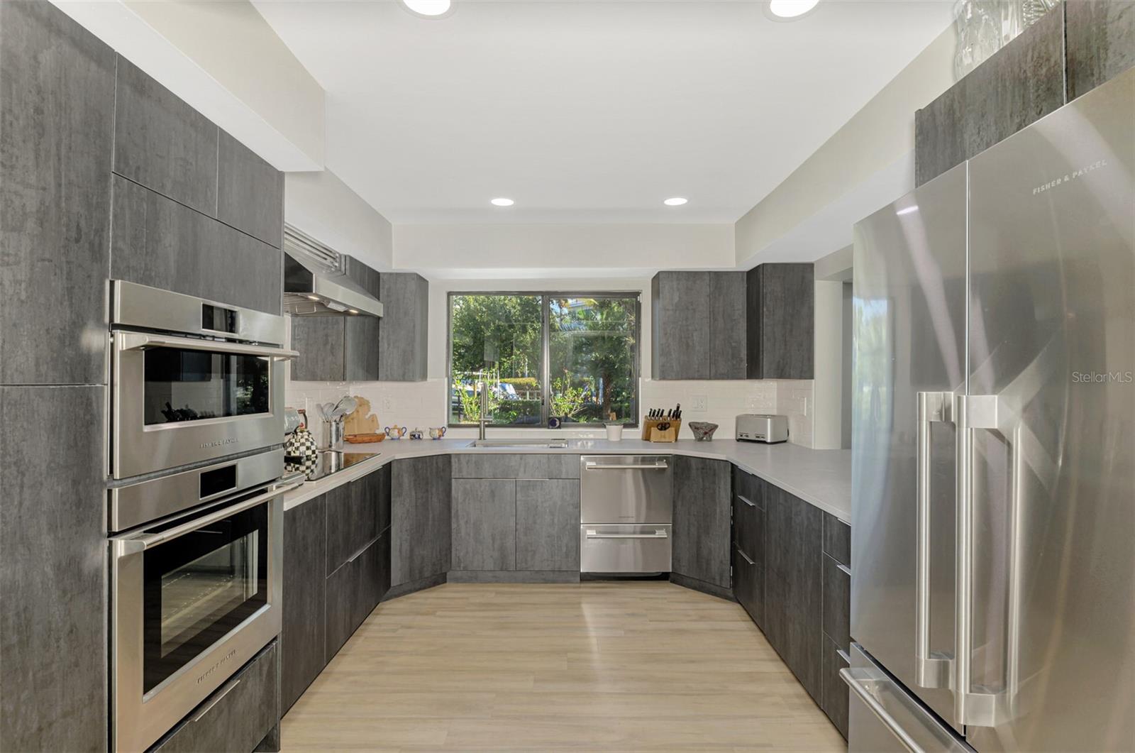 HIDDEN HARBOR - Residential