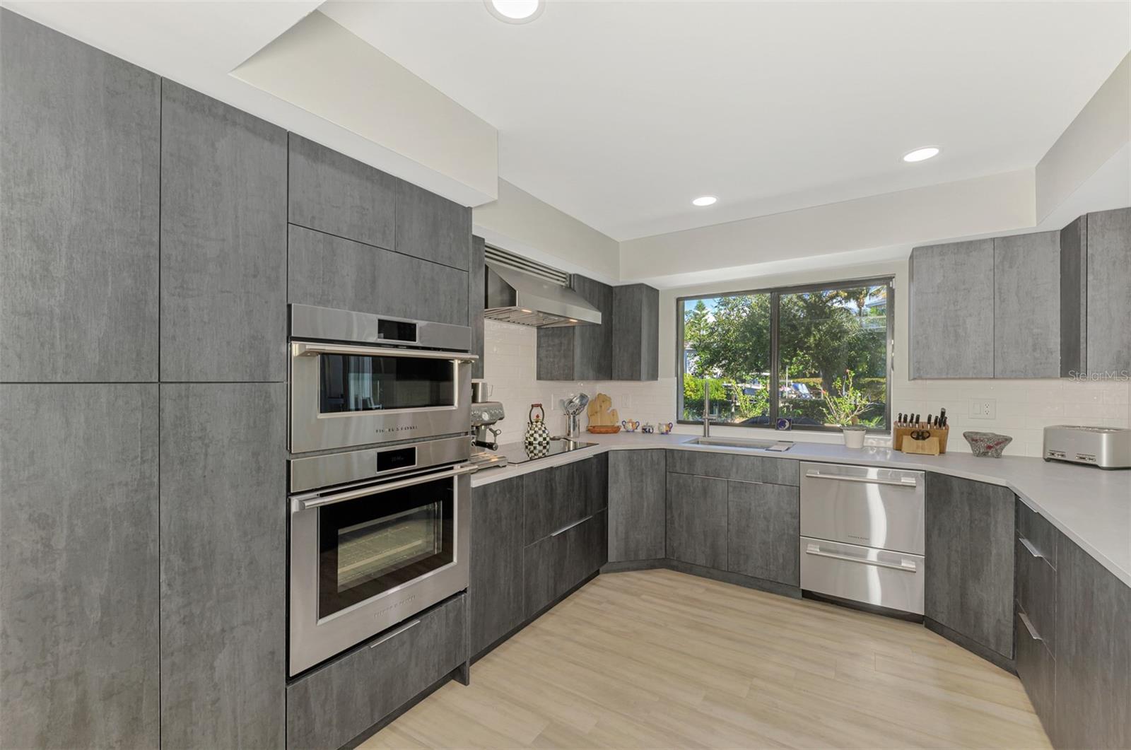 HIDDEN HARBOR - Residential