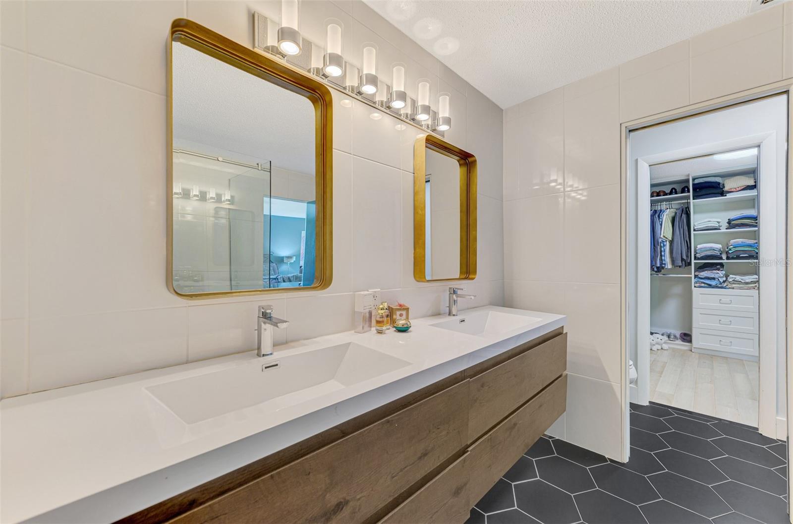 HIDDEN HARBOR - Residential