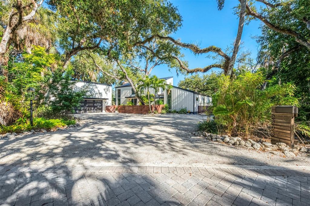 Photo of 5303 Hidden Harbor Road, Sarasota, FL 34242 (MLS # N6143036)