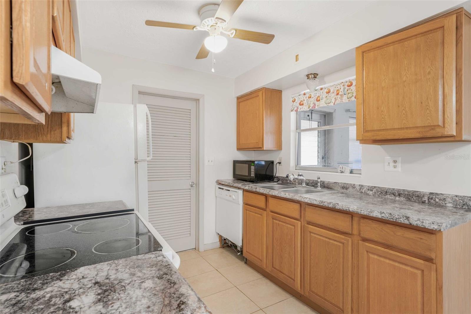 BEVERLY HILLS UNIT 05 - Residential