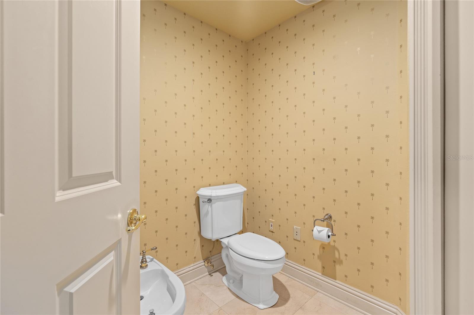 VERSAILLES WINTER PARK CONDO - Residential