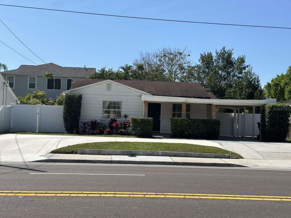 Photo of 3606 W Bay To Bay Boulevard, Tampa, FL 33629 (MLS # TB8430738)