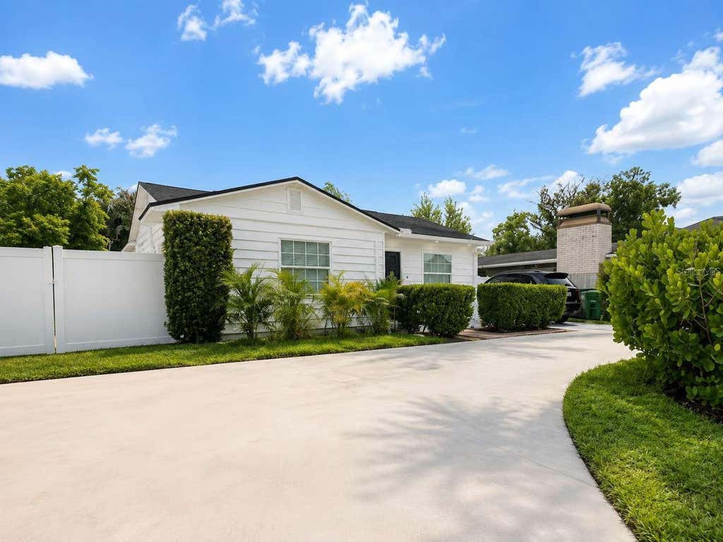 Photo of 3606 W Bay To Bay Boulevard, Tampa, FL 33629 (MLS # TB8430738)
