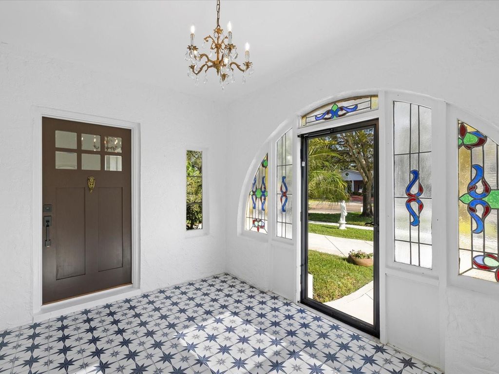 Photo of 721 Snell Isle Boulevard NE, St Petersburg, FL 33704 (MLS # TB8438159)