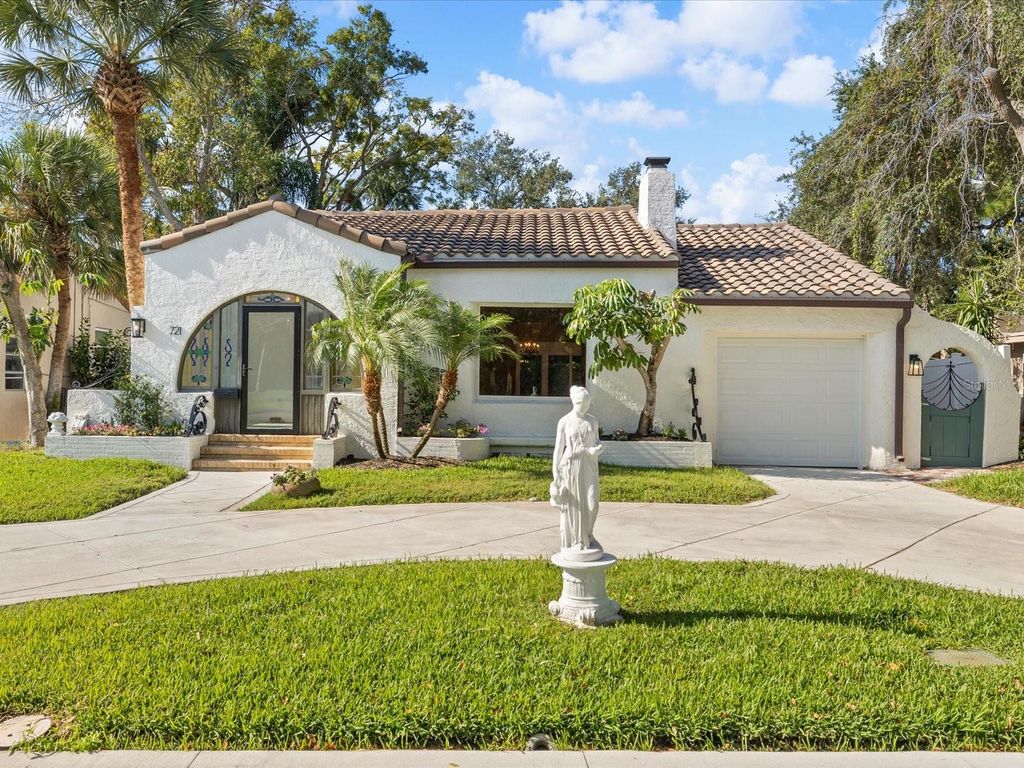 Photo of 721 Snell Isle Boulevard NE, St Petersburg, FL 33704 (MLS # TB8438159)
