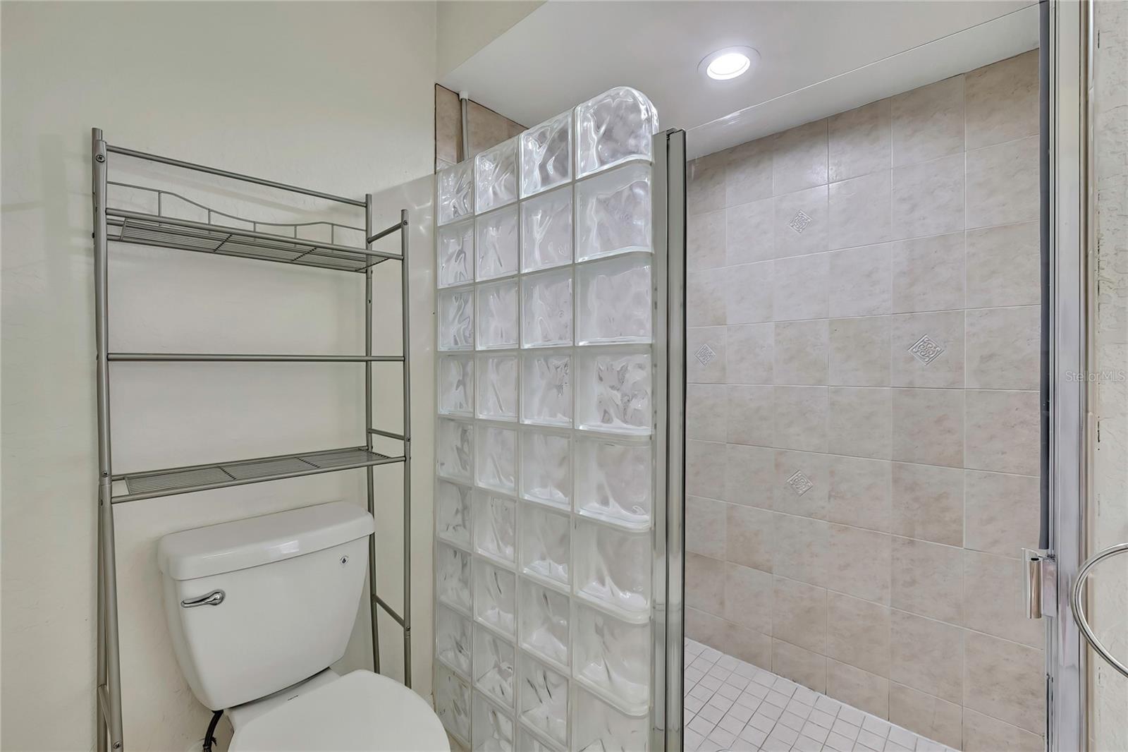 PADRONS WEST LINDEN ESTATES - Residential Lease