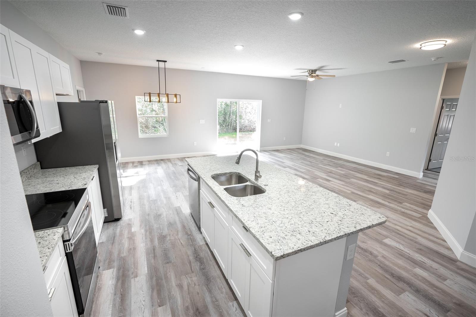 WALK IN WATER LAKE ESTATES PH 03 - Residential