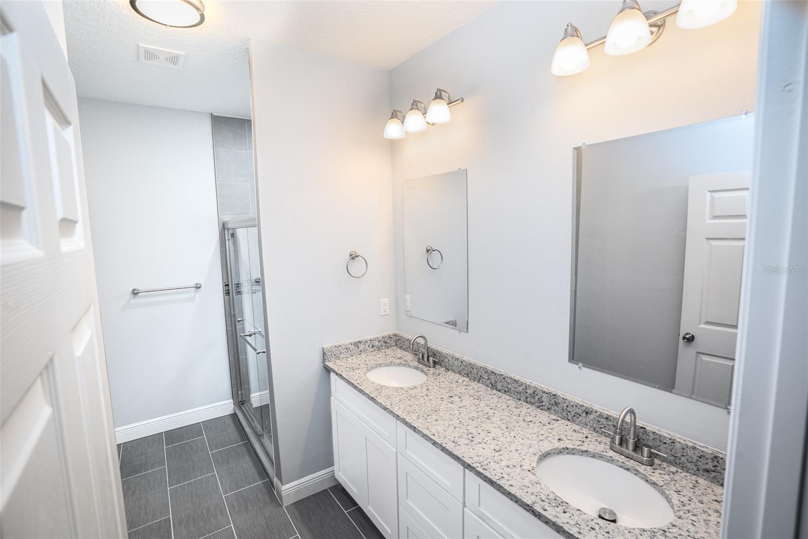 WALK IN WATER LAKE ESTATES PH 03 - Residential