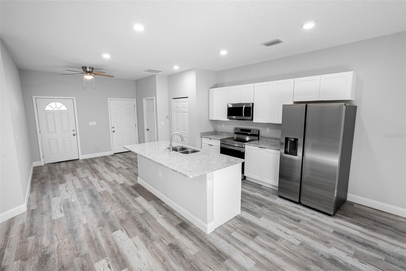 WALK IN WATER LAKE ESTATES PH 03 - Residential
