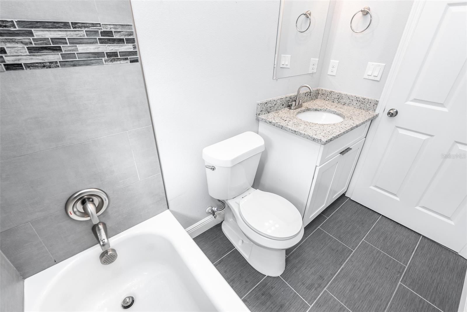 WALK IN WATER LAKE ESTATES PH 03 - Residential