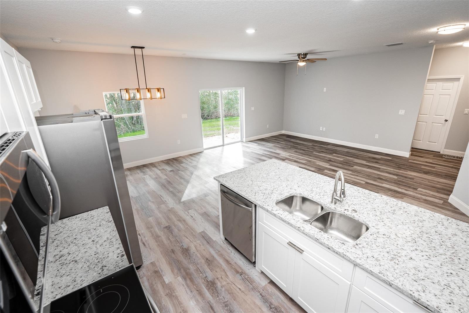 WALK IN WATER LAKE ESTATES PH 03 - Residential