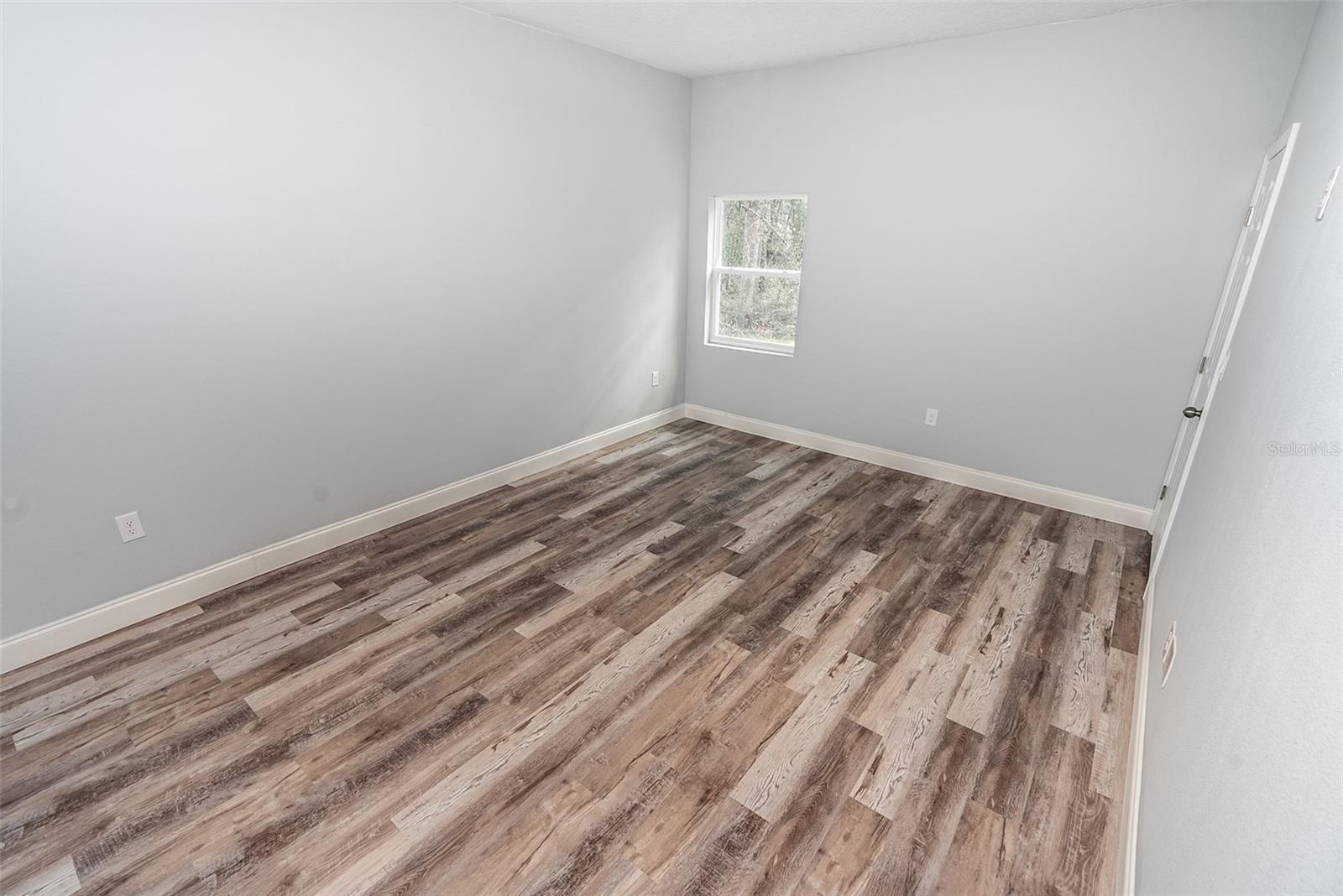 WALK IN WATER LAKE ESTATES PH 03 - Residential