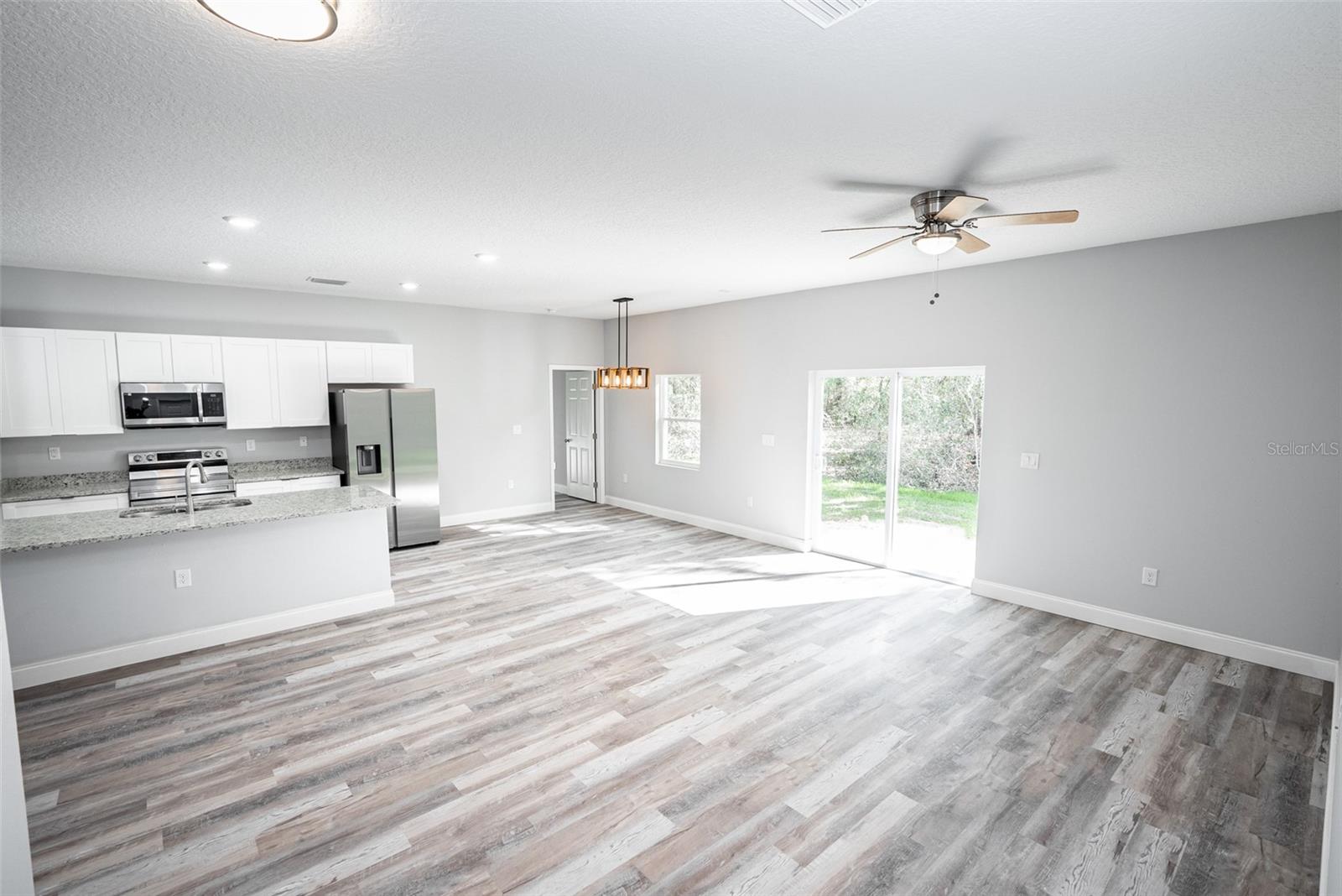WALK IN WATER LAKE ESTATES PH 03 - Residential
