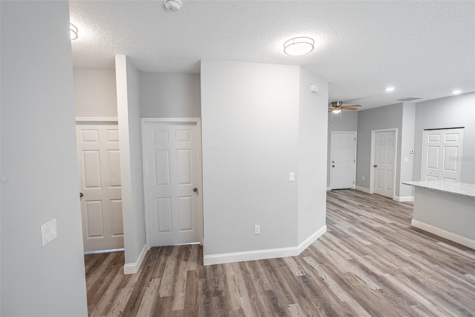 WALK IN WATER LAKE ESTATES PH 03 - Residential
