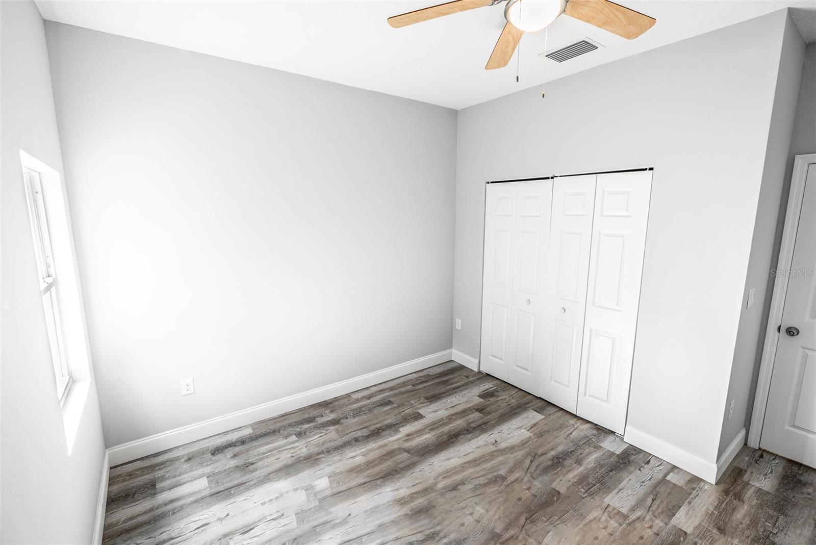 WALK IN WATER LAKE ESTATES PH 03 - Residential