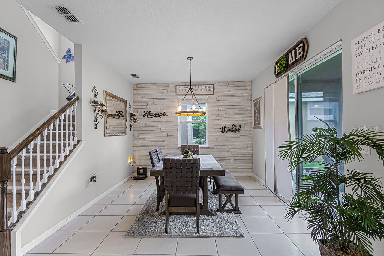 1873 DONAHUE DR