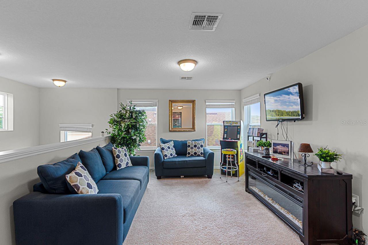 1873 DONAHUE DR