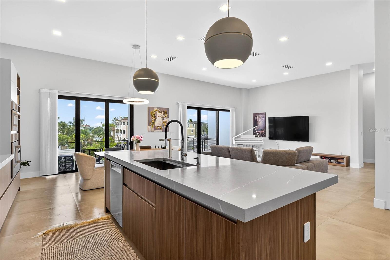 REDINGTON SHORES YACHT & TENNIS CLUB - Residential
