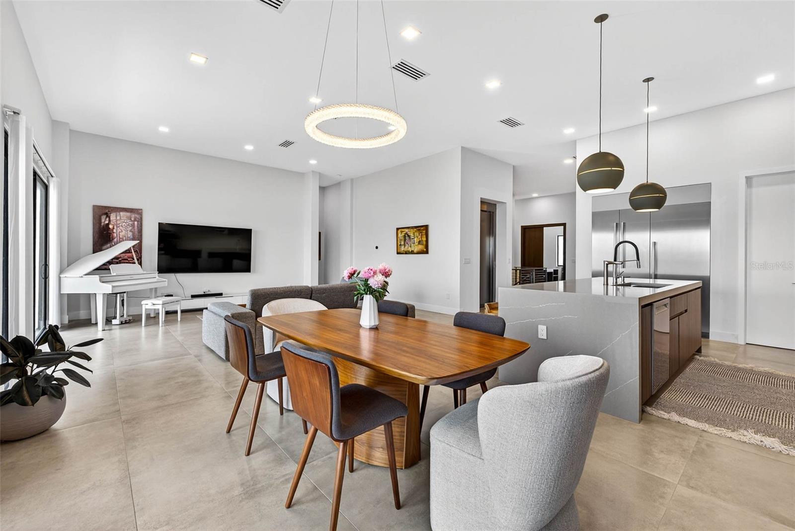 REDINGTON SHORES YACHT & TENNIS CLUB - Residential