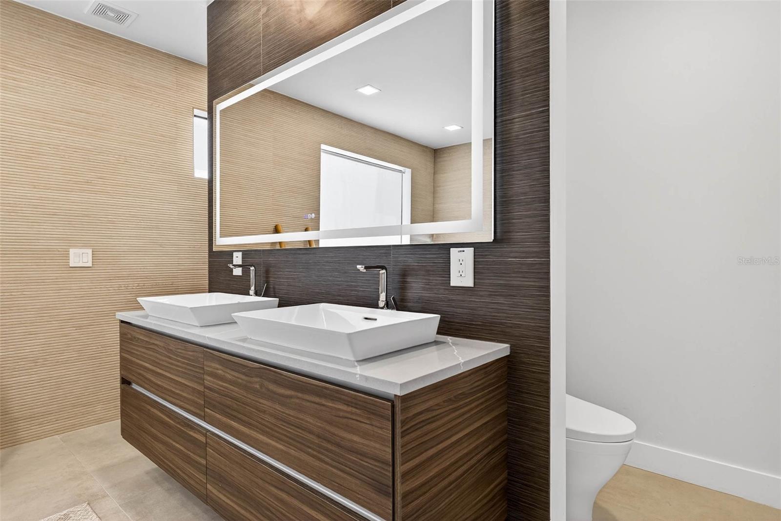 REDINGTON SHORES YACHT & TENNIS CLUB - Residential