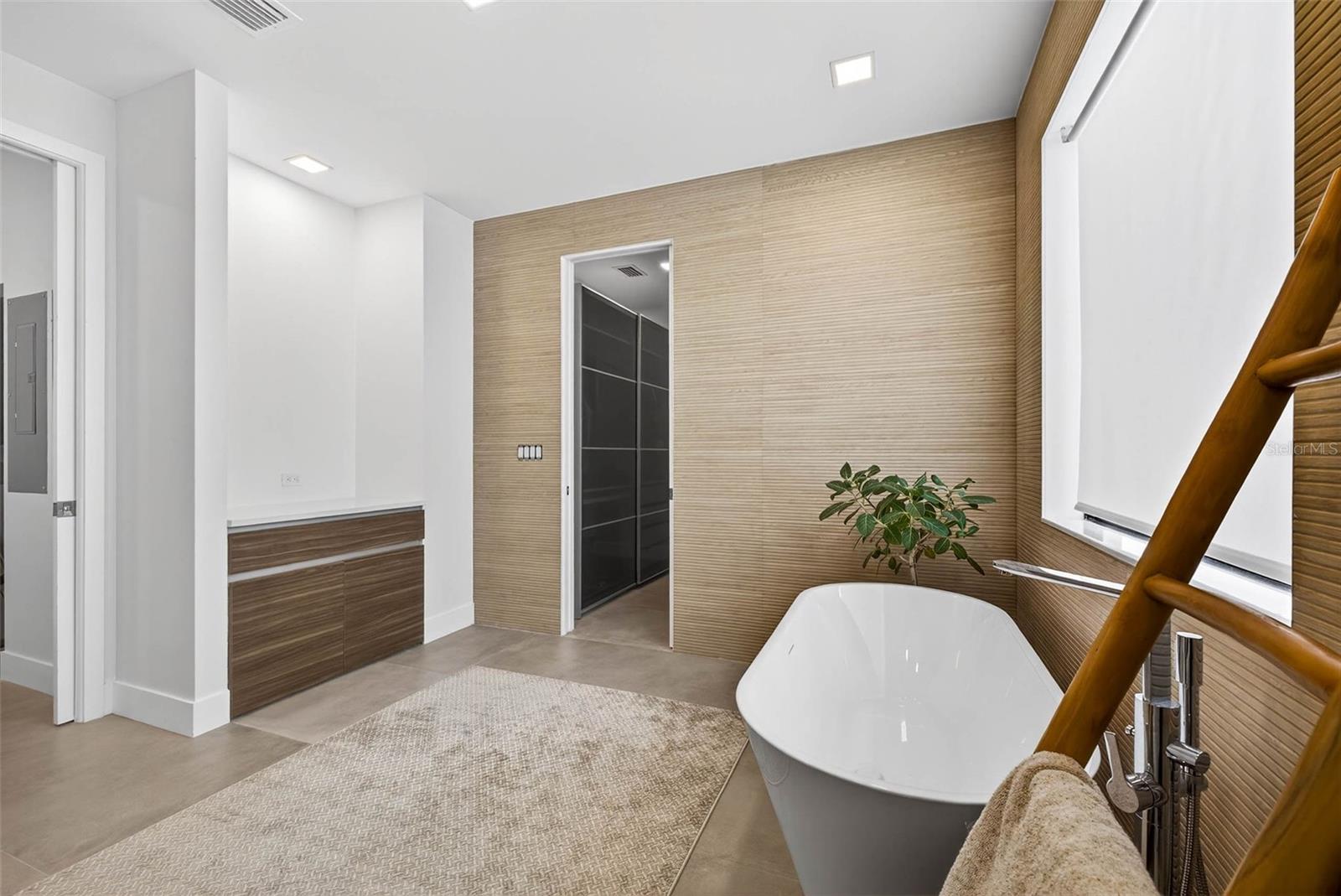 REDINGTON SHORES YACHT & TENNIS CLUB - Residential