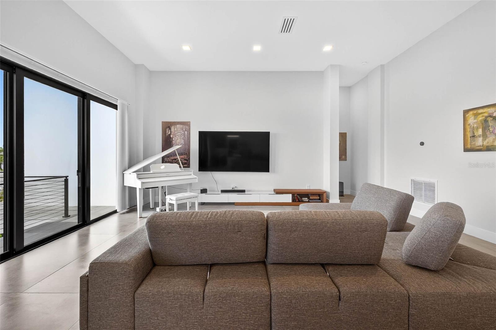 REDINGTON SHORES YACHT & TENNIS CLUB - Residential