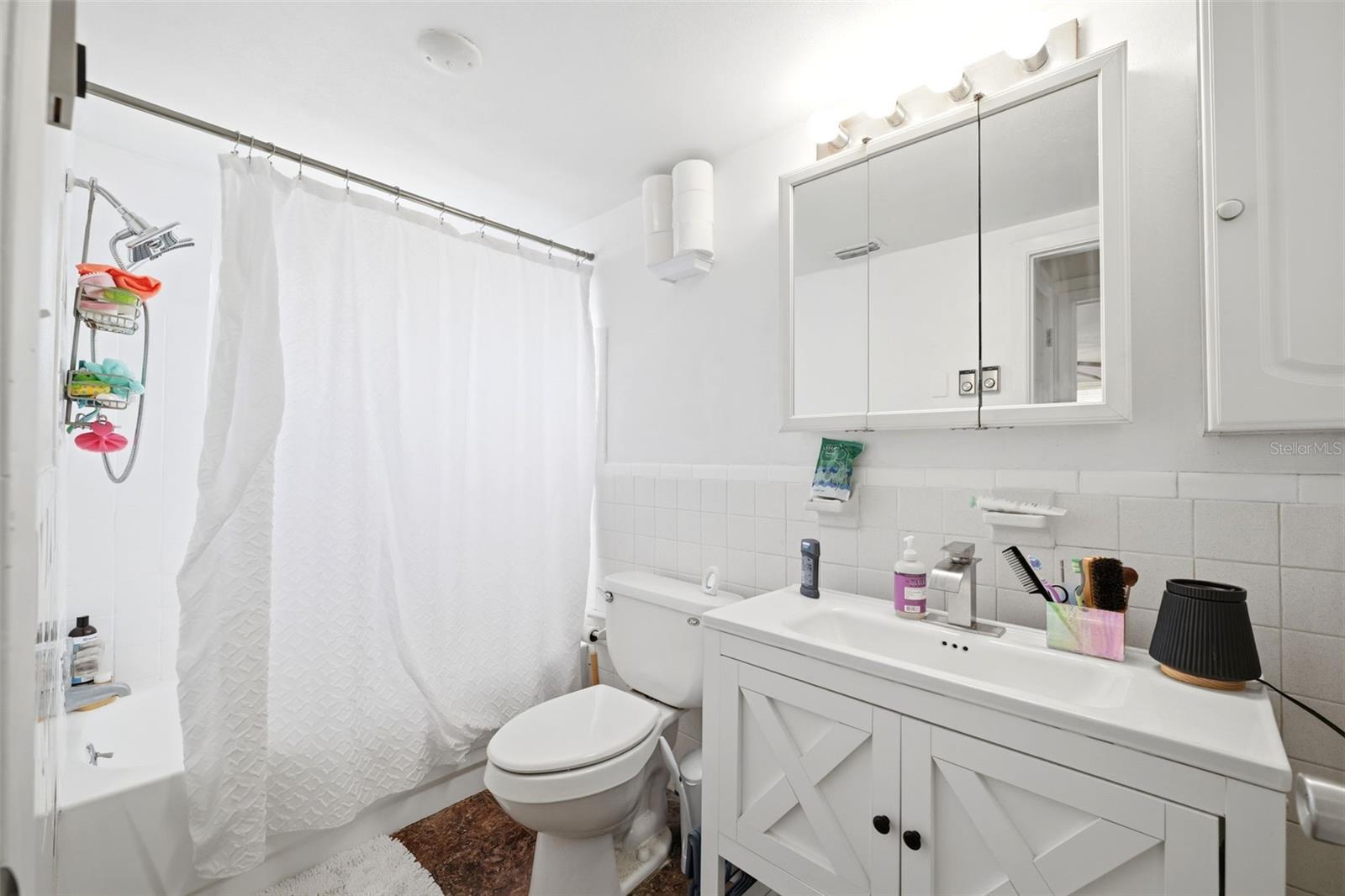 BEVERLY HILLS UNIT 03 - Residential