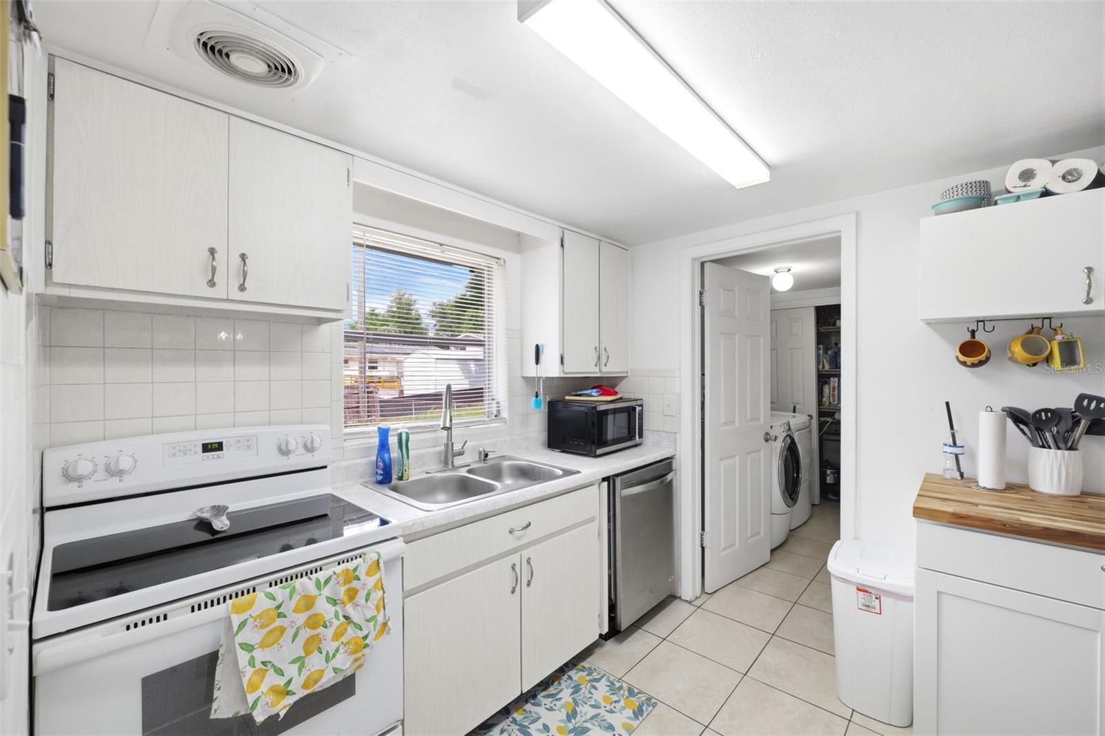 BEVERLY HILLS UNIT 03 - Residential