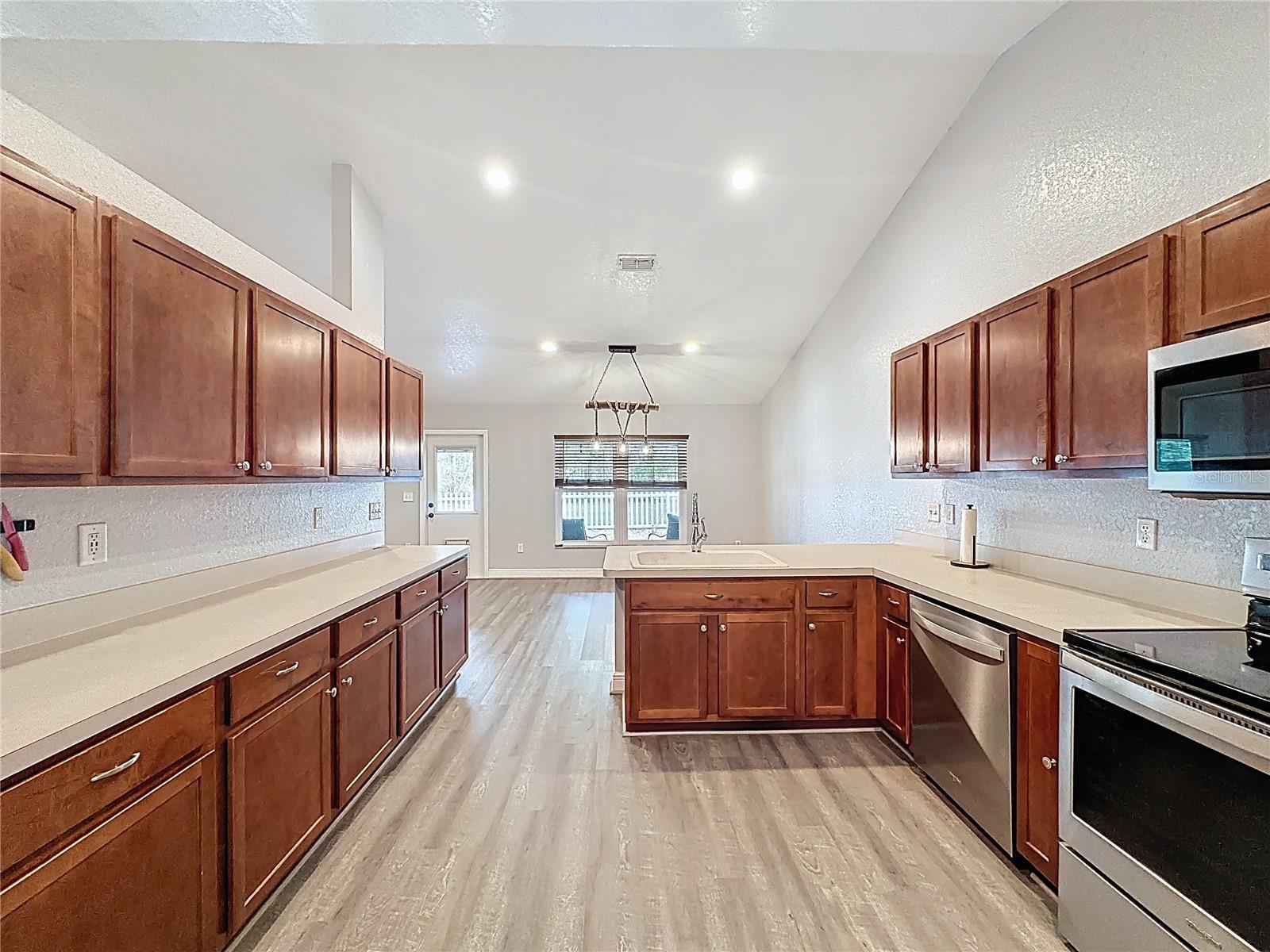 SHERMAN HILLS SEC 1 - Residential