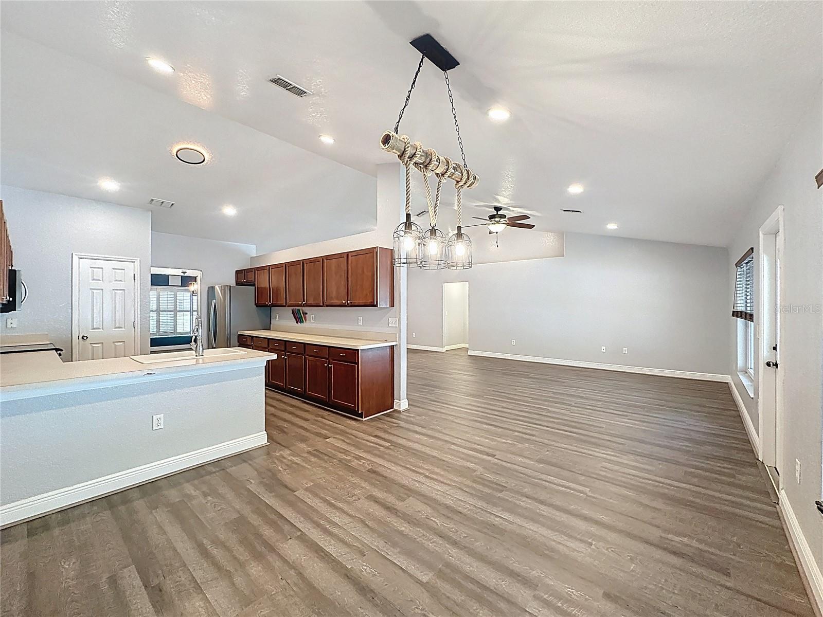 SHERMAN HILLS SEC 1 - Residential